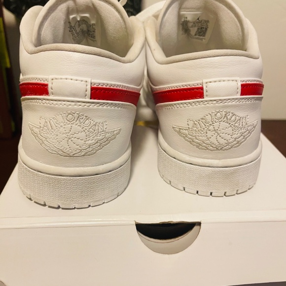 Air Jordan 1 low top (women’s) - Picture 2 of 6